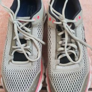 Under armour hovr infinite  size 9 basically New!